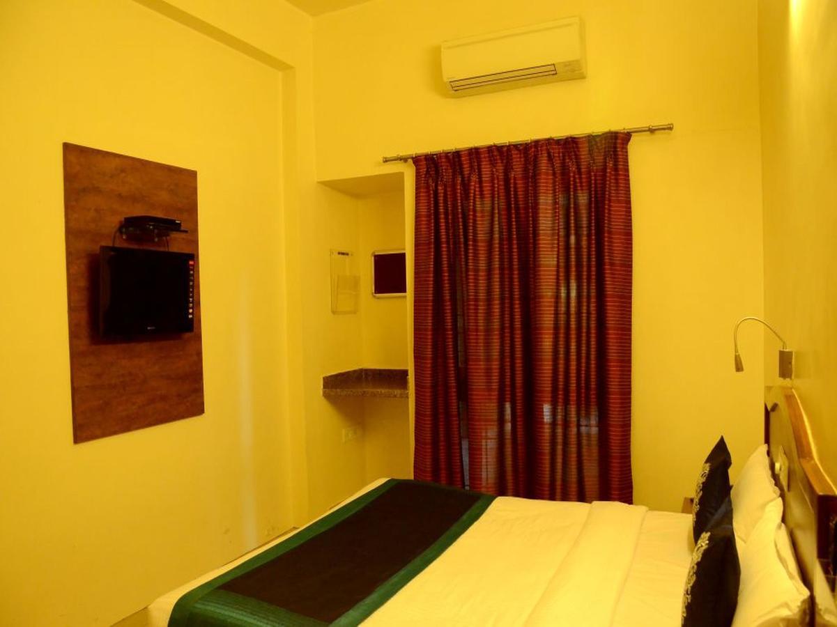 Hotel Ashiyana Pune Exterior foto